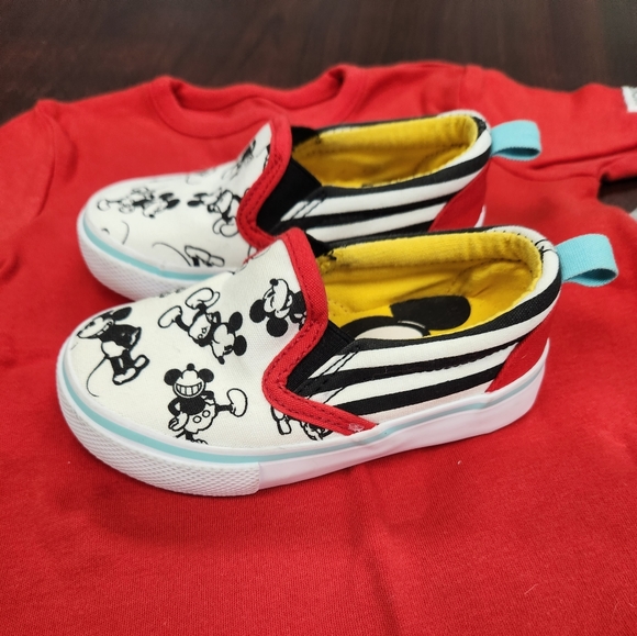 Mickey mouse outfit jumper and shoes - Picture 4 of 8